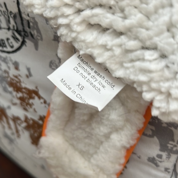 Pet Rain/winter coat w accessible leash hole - Picture 4 of 5